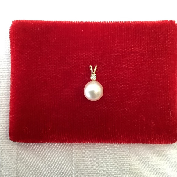 Pearl and Diamond 14K Gold Pendant - Picture 7 of 8